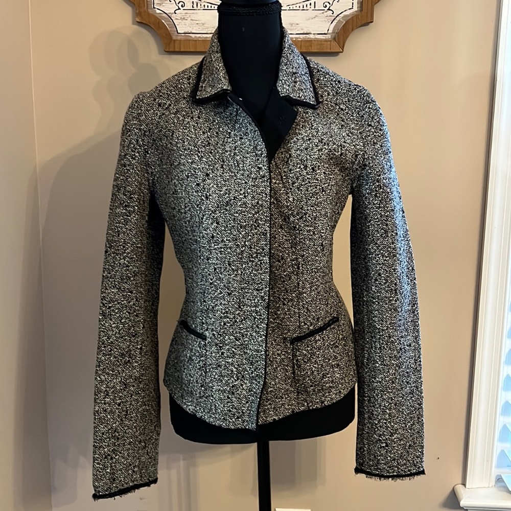 Elite Tahari blazer size M